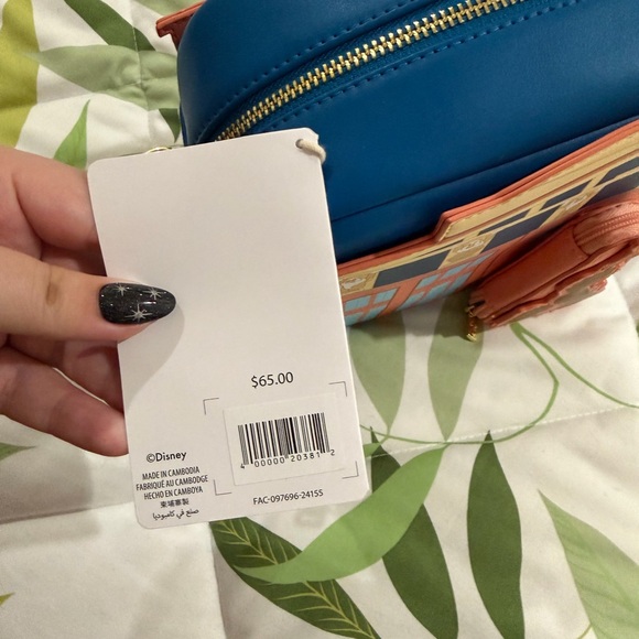 Loungefly - The Michael D. Eisner Building at the Walt Disney Studios - Picture 4 of 4